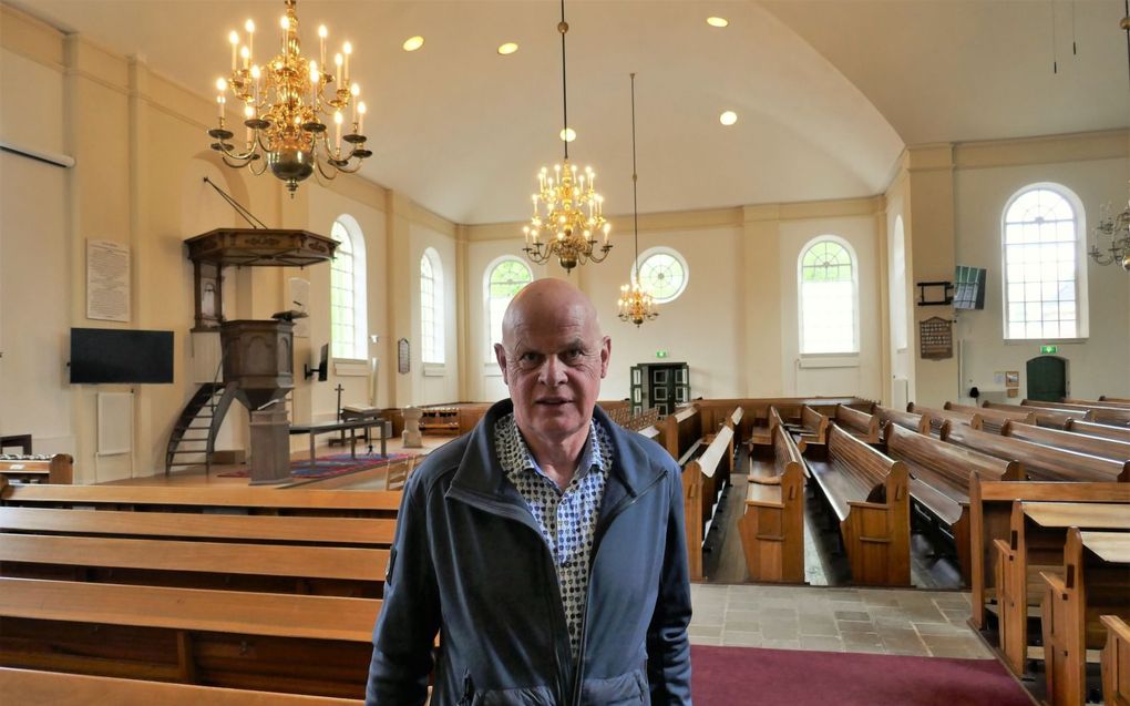 Gerrit Kleinjan in de hervormde kerk van Den Ham. beeld Jan van Reenen