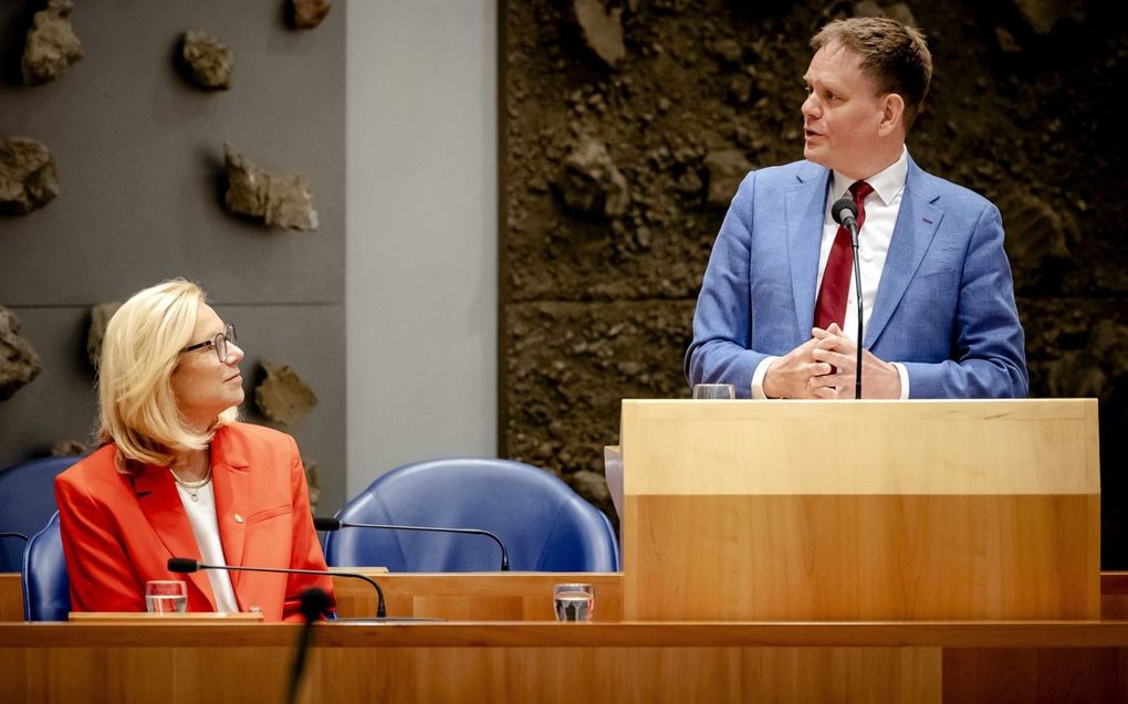 Ewout Irrgang, waarnemend president van de Algemene Kamer, presenteert het verantwoordingsonderzoek in de Tweede Kamer. beeld ANP, Robin van Lonkhuijsen