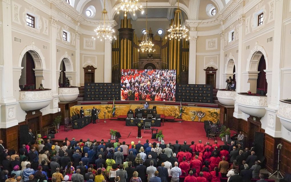 „Het amateuristische geklungel in beroerd Engels in het Zuid-Afrikaanse parlement aan te moeten horen, doet je tandenknarsen.” beeld EPA, Nic Bothma