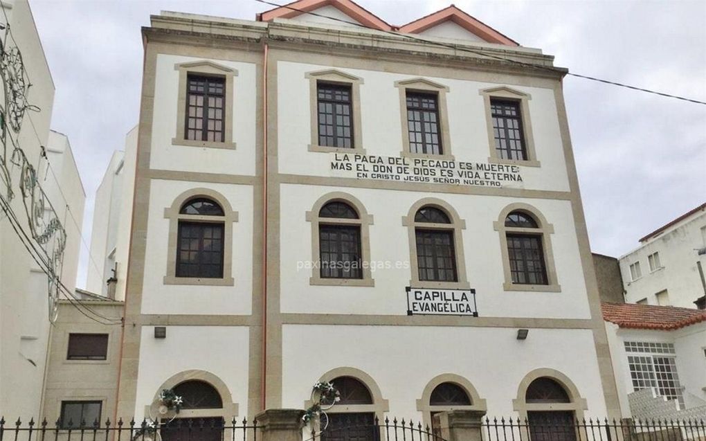 De historische protestantse kerk, Capilla Evangélica, in de kustplaats Marín in Galicië, Noordwest-Spanje, waar zondag het eerste exemplaar van het Nieuwe Testament in Galicische omgangstaal werd aangeboden. beeld Páxinas Galegas