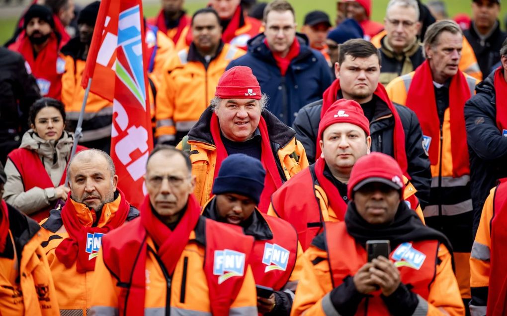 Verzuimende ambtenaren, maar ze zijn niet ziek. beeld ANP, Robin van Lonkhuijsen