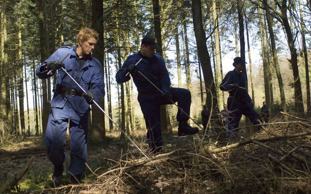 Zoektocht in het bos bij Ermelo naar de vermiste Maria van der Zanden, in 2006. Beeld ANP, Ruben Schipper