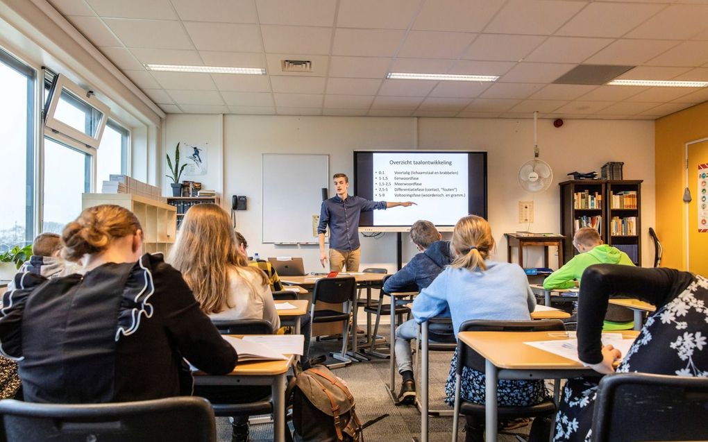 Reformatorisch onderwijs wil proef starten met minder lesuren, maar dan met garantie dat er geen lessen uitvallen. beeld RD, Henk Visscher