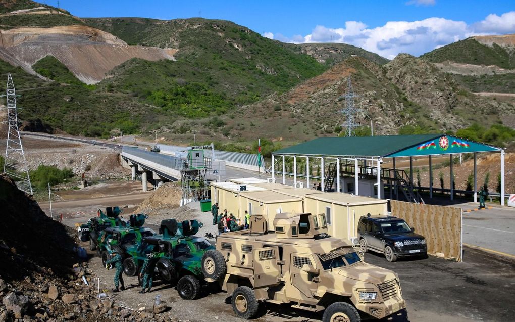 Checkpoint van Azerbeidzjan bij de Lachin-corridor, de enige landverbinding die de regio Nagorno-Karabach met Armenië verbindt. beeld AFP, Tofik Babayev