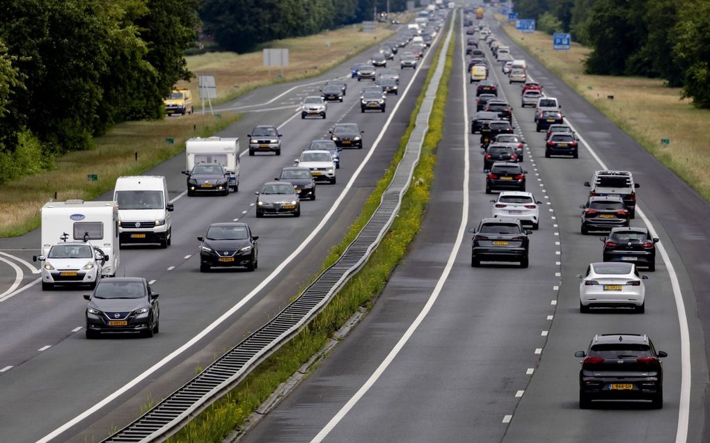 Vakbond CNV houdt er rekening mee dat de automobilist met de invoering van de nieuwe heffing 12 cent per kilometer moet betalen. beeld ANP, Robin van Lonkhuijsen