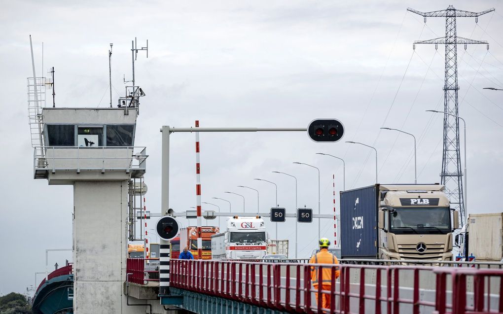 Haringvlietbrug. beeld ANP, Robin van Lonkhuijsen