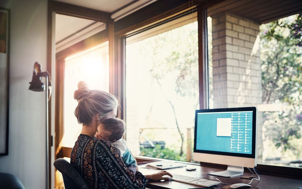 Als werk en privé teveel door elkaar heen gaan lopen, kunnen mensen uiteindelijk ziek worden. beeld iStock