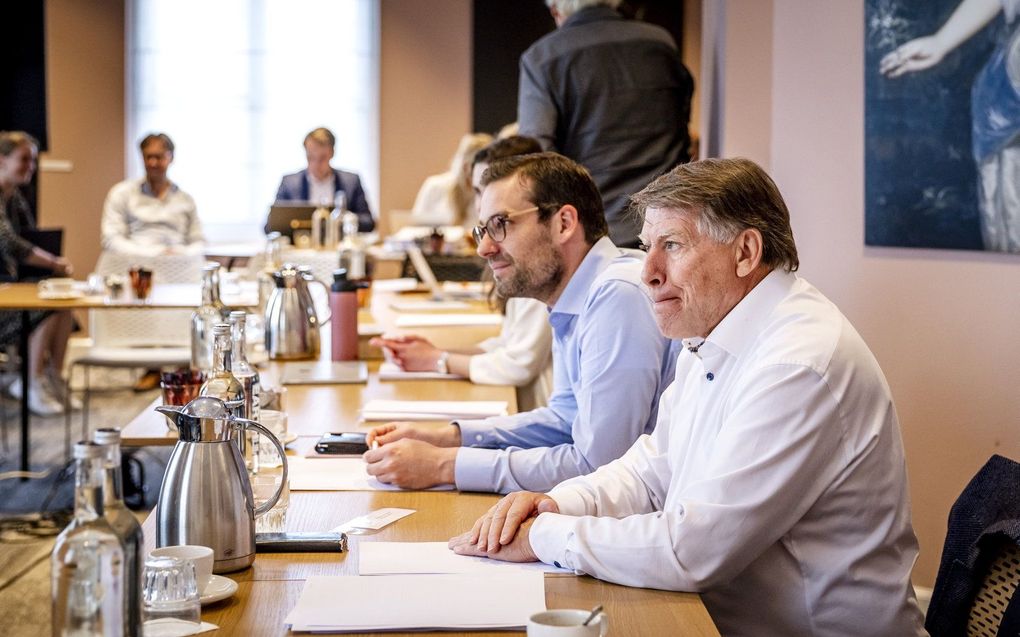 Sjaak van der Tak (LTO) in de vergaderzaal voorafgaand aan het overleg over het landbouwakkoord. beeld ANP, REMKO DE WAAL