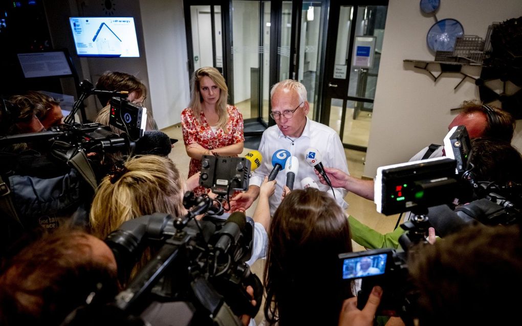 Minister Piet Adema (Landbouw, Natuur en Voedselkwaliteit) vertrekt na een gesprek met LTO over het landbouwakkoord. Eerder op de dag werd een gesprek op verzoek van LTO opgeschort. Het kabinet heeft nu direct met de landbouworganisatie gesproken. beeld ANP, Robin Utrecht