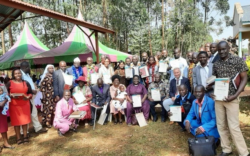 Cursisten van Net Foundiation in Bondo, Kenia. beeld Raymond Warnaar