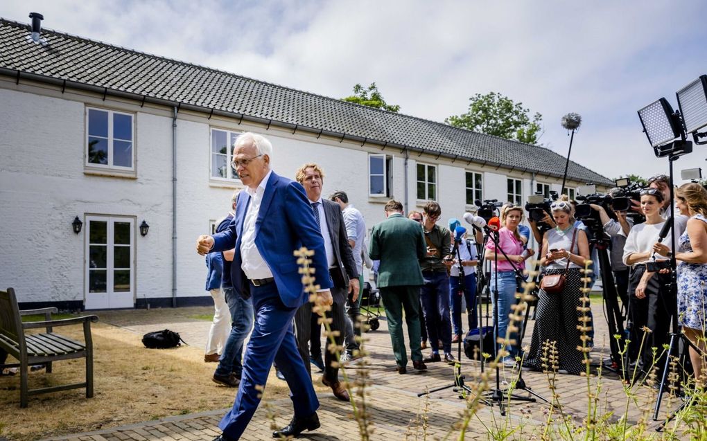 Een teleurgestelde minister Adema vertrekt na de laatste bijeenkomst met de onderhandelaars van het mislukte landbouwakkoord. beeld ANP, Sem van der Wal