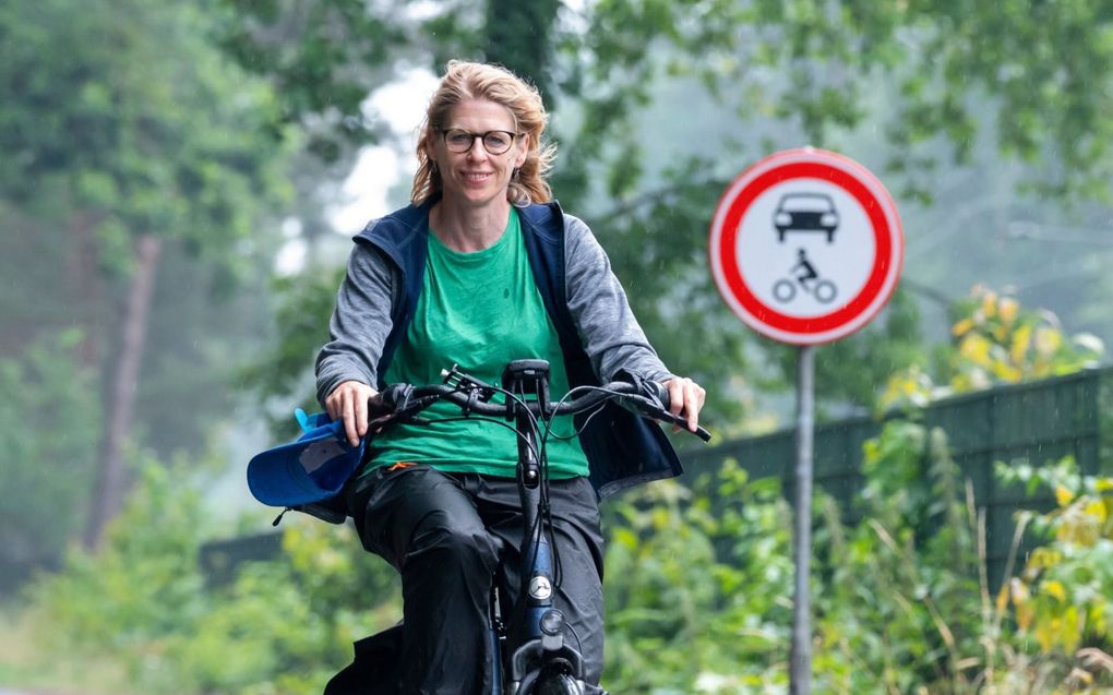 „Ik doe alles per fiets”, zegt Petra Bergstra  (50), werkzaam in de ouderenzorg. beeld Ruben Schipper