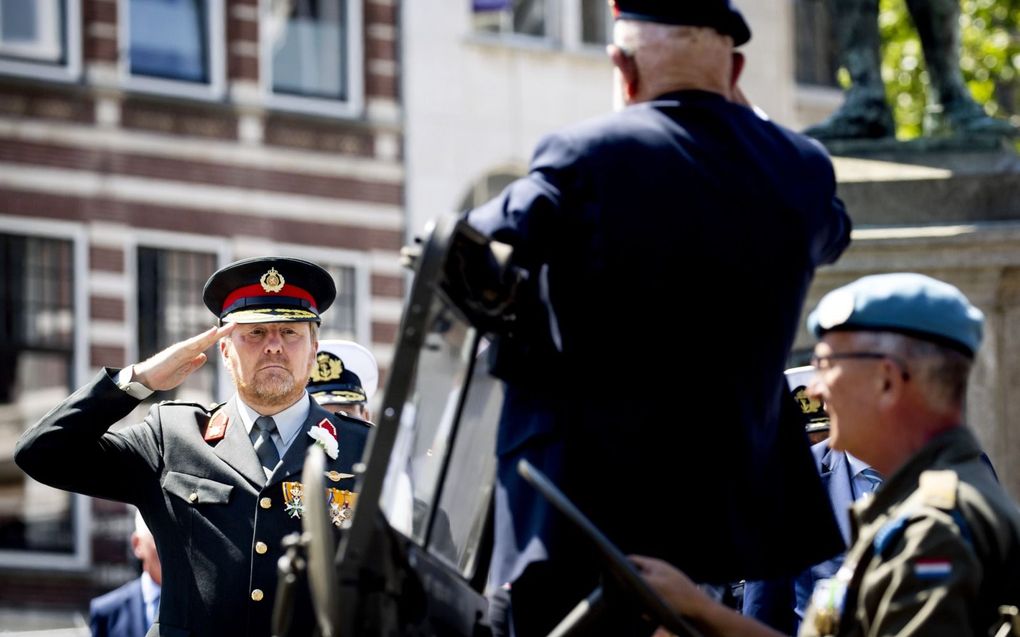 Koning Willem-Alexander nam het defilé af. beeld ANP, Koen van Weel