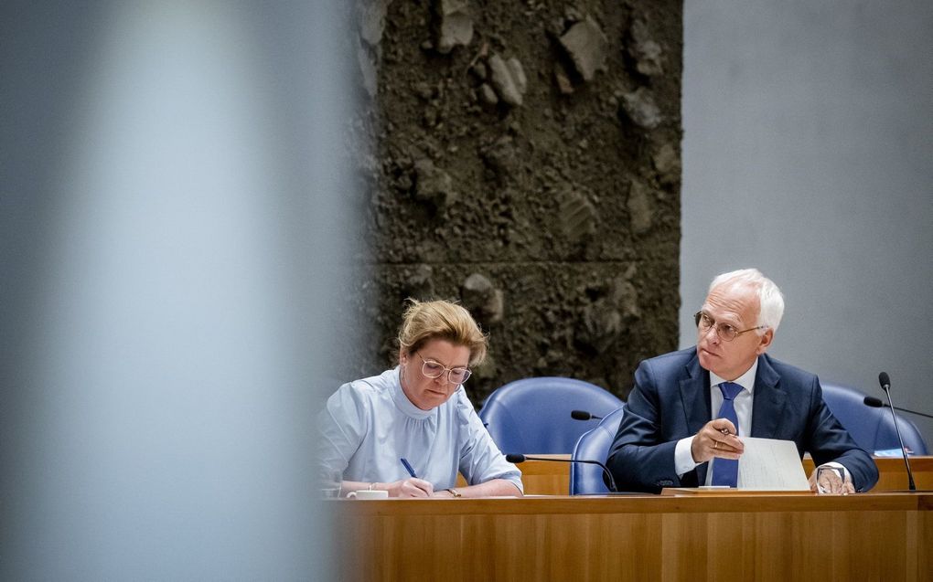 Christianne van der Wal-Zeggelink, minister voor Natuur en Stikstof, en Piet Adema, minister van Landbouw, Natuur en Voedselkwaliteit, tijdens het debat over het beeindigen van de onderhandelingen over het Landbouwakkoord. beeld ANP, Remko de Waal