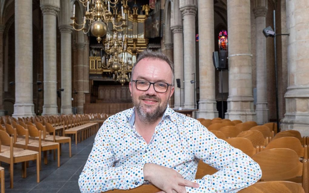 Cantor Rutger Mauritz in 'zijn' Maria Magdalenakerk in Goes. Van 4 tot 7 juli vindt hier onder Mauritz' leiding verschillende keren een muziektheatervoorstelling plaats over 600 jaar geschiedenis van de kerk. beeld Dirk-Jan Gjeltema