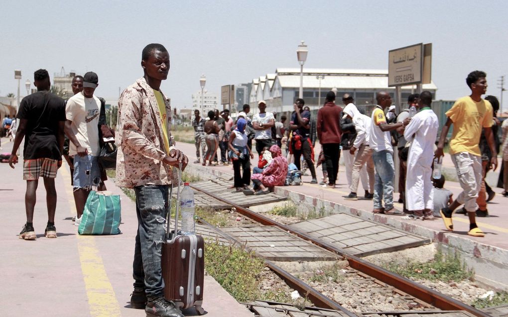 Afrikaanse migranten in Sfax, Tunesië. beeld AFP, Houssem Zouari