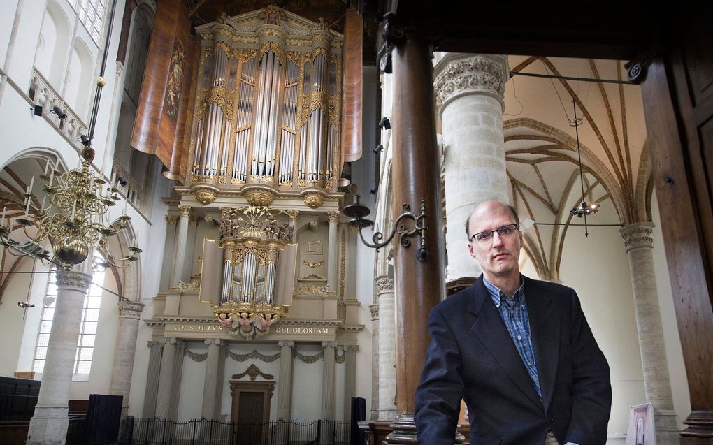 Pieter van Dijk in de Grote Kerk van Alkmaar. beeld RD, Henk Visscher