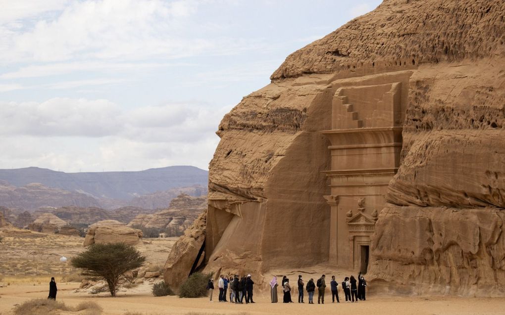 Toeristen in het noordwesten van Saudi-Arabië (niet bij de in het artikel besproken Jebel al-Lawzberg). beeld AFP, Thomas Samson