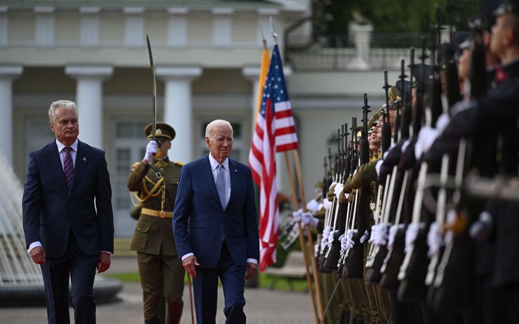 Biden arriveert voor de NAVO-top in Vilnius. beeld AFP, ANDREW CABALLERO-REYNOLDS