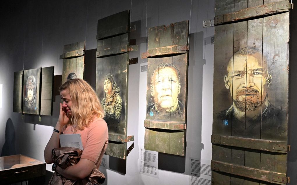 De tentoonstelling ”Guerre en Ukraine” (Oorlog in Oekraïne) in het Oorlogsmuseum in de Oekraïense hoofdstad Kyiv. beeld AFP, Sergei Supinsky