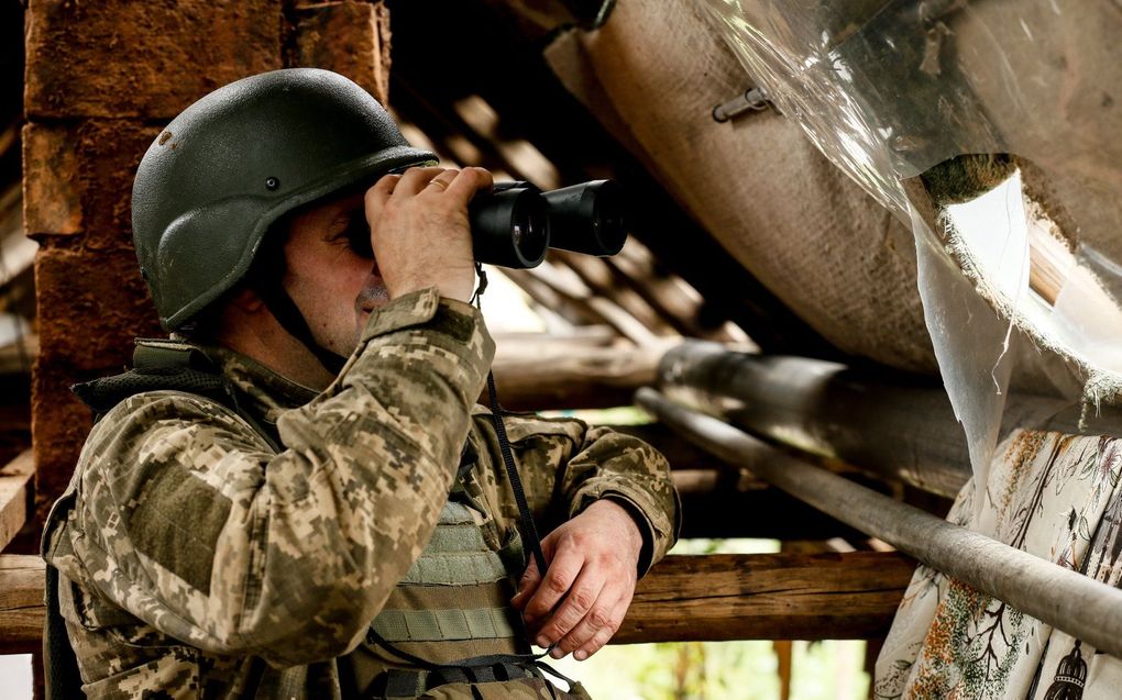 Een Oekraïense militair in de regio Donetsk. beeld EPA, OLEG PETRASYUK