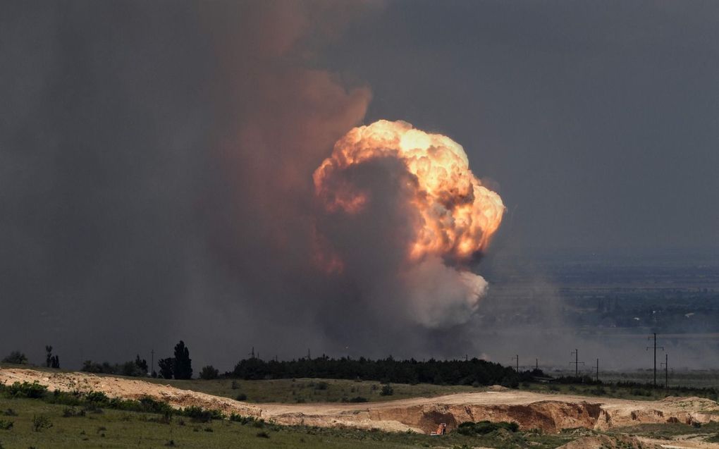 Oekraïne voert al wekenlang zware aanvallen uit op Russische munintiedepots en commandoposten ver achter het front. beeld AFP, Viktor Korotayev