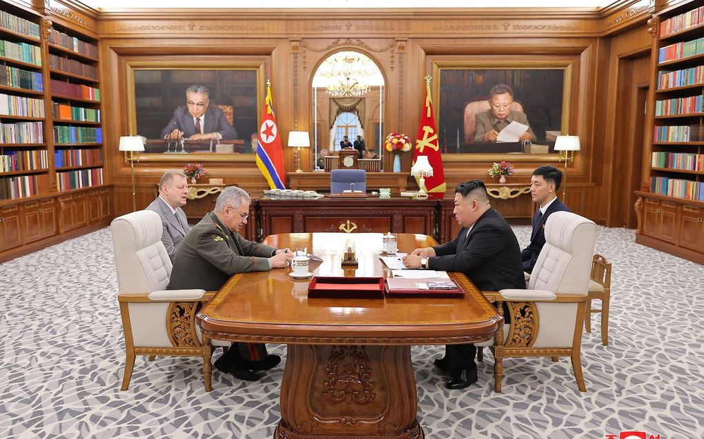 Minister Sjojgoe deze week in overleg met Kim Jong Un. beeld AFP/STR