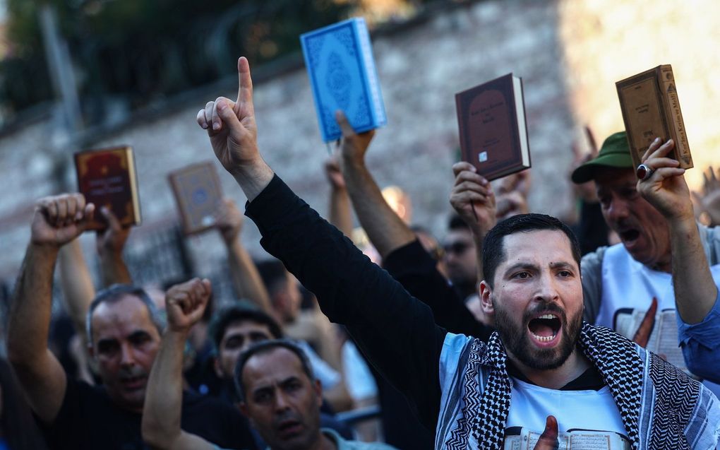 Protest tegen de Koranverbrandingen in Istanbul. beeld EPA, SEDAT SUNA