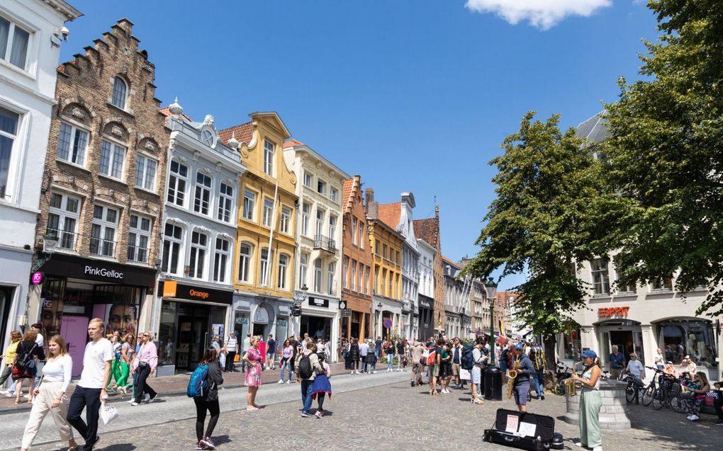 De Steenstraat in Brugge. Rechts het Simon Stevinplein. beeld RD, Anton Dommerholt