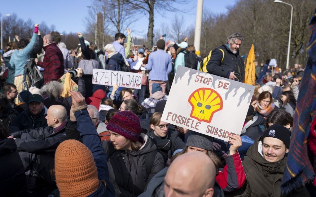 Klimaatactivisten van Extinction Rebellion op de A12. beeld ANP, Phil Nijhuis