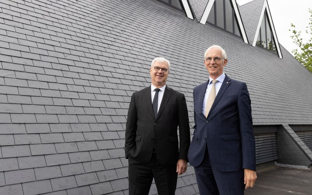 Kerkenraadsvoorzitter Johan de Jong (l.) en commissievoorzitter Gerard Middelkoop van de gereformeerde gemeente in Woerden. beeld Erik Kottier