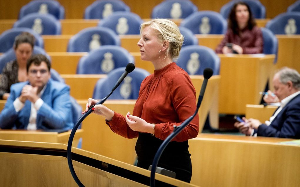 Atje Kuiken (PvdA) tijdens het wekelijks vragenuur in de Tweede Kamer. beeld ANP, Koen van Weel