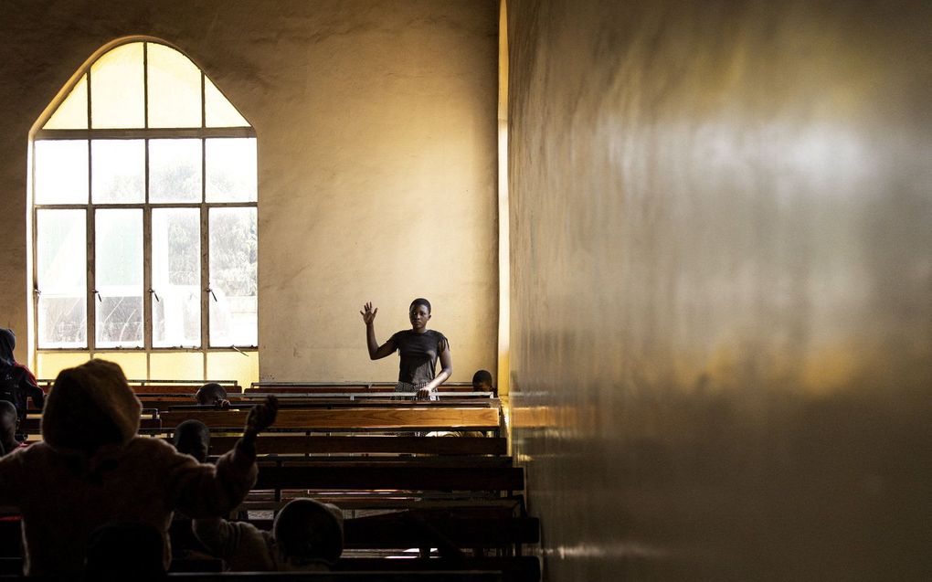 Gebed in een kerk in Harare voor een goed verloop van de verkiezingen in Zimbabwe. Beeld AFP, JOHN WESSELS