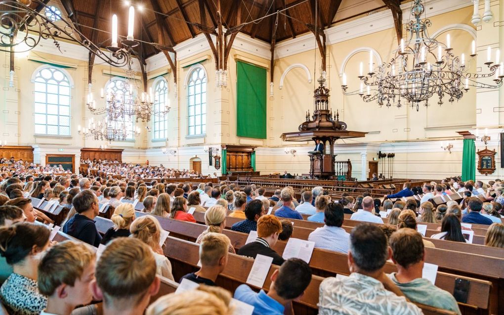 Leerlingen met hun ouders en docenten van de Leidse vestiging van het Driestar College in Leiden bijeen voor de jaaropening. beeld Hanno de Vries