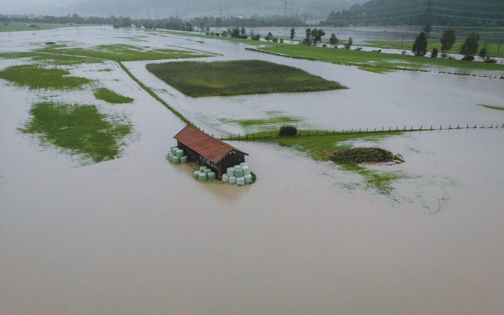 Ondergelopen land in het Oostenrijkse Uttendorf. beeld AFP