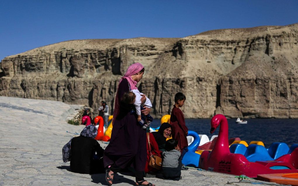 Afghaanse vrouwen zijn niet langer welkom in nationaal park Band-e Amir. beeld EPA, Samiullah Popal