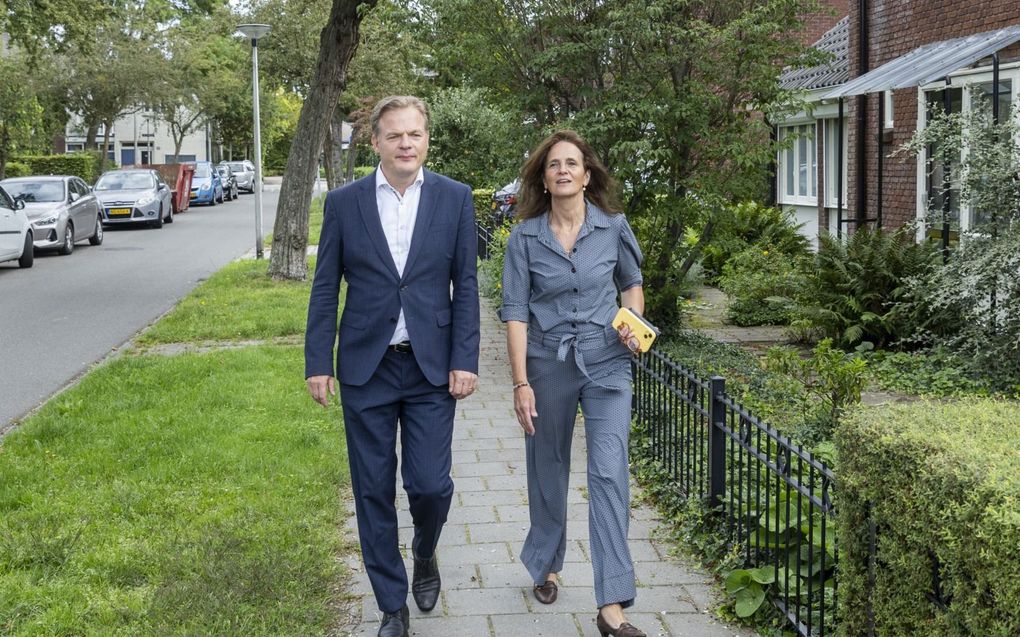 Zelfstandig Kamerlid Pieter Omtzigt (links) samen met zijn adviseur oud CDA-Kamerlid Nicolien van Vroonhoven. beeld ANP, Vincent Jannink