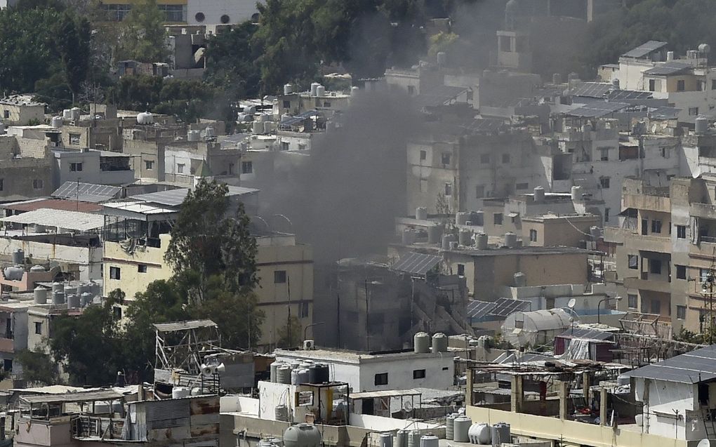 Gevechten in het Palestijnse vluchtelingenkamp Ain al-Hilweh. beeld EPA, WAEL HAMZEH