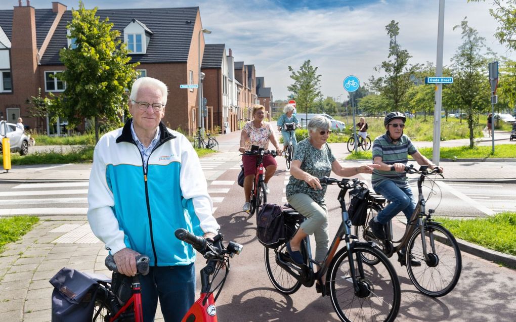 Ad Both uit Waddinxveen helpt oudere fietsers om veiliger aan het verkeer deel te nemen. beeld RD, Anton Dommerholt