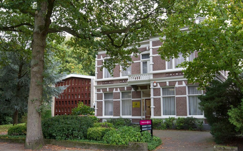 Het gebouw van de Theologische Universiteit Apeldoorn. beeld Anton Dommerholt