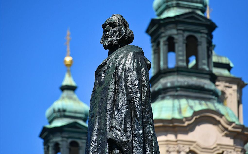 Johannes Hus in het centrum van Praag, Tsjechië. Een nieuwe Bijbelverklaring richt zich specifiek op Midden- en Oost-Europa.  beeld iStockphoto, Olivier Djiann