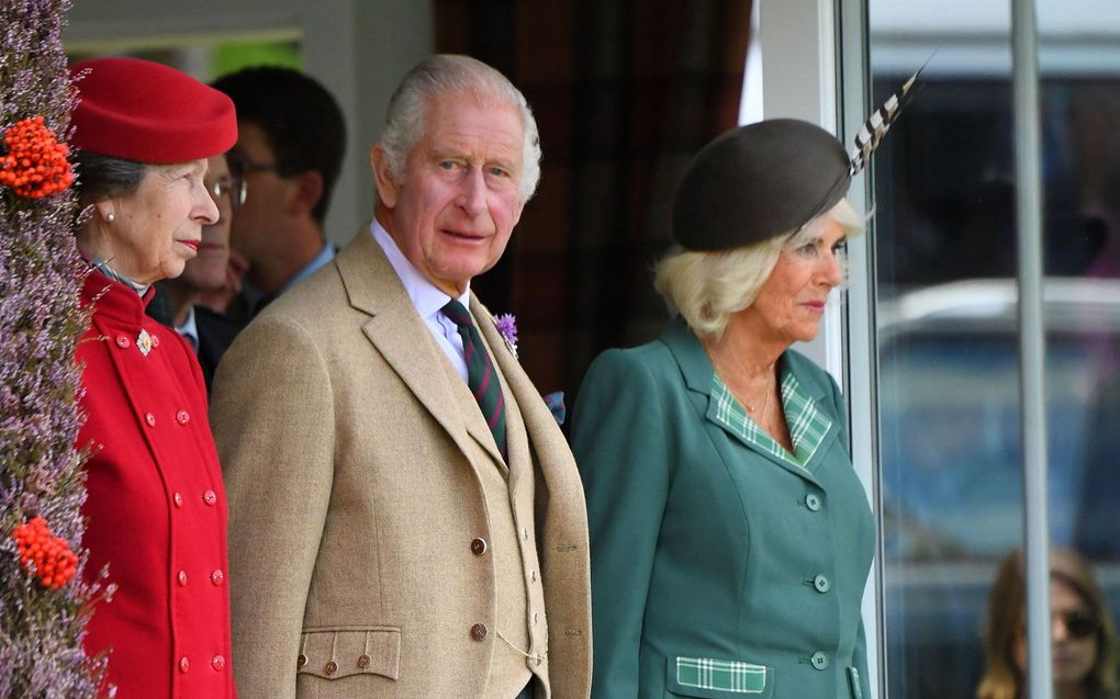 De Britse koning Charles, koningin Camilla en prinses Anne. beeld AFP, Andy Buchanan