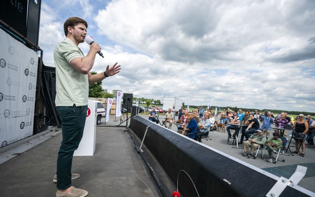 Van Meijeren aan het woord tijdens het Boeren Forum in Tuil. Volgens justitie hij boeren tijdens het landbouwcongres aan tot strafbaar gedrag. beeld ANP, Jeroen Jumelet