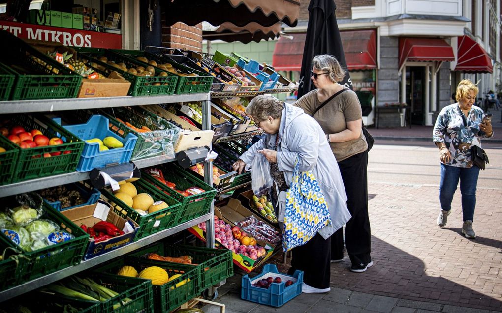 Wie gezond en toch goedkoop wil eten, kan het beste naar de markt gaan. beeld ANP, Ramon van Flymen