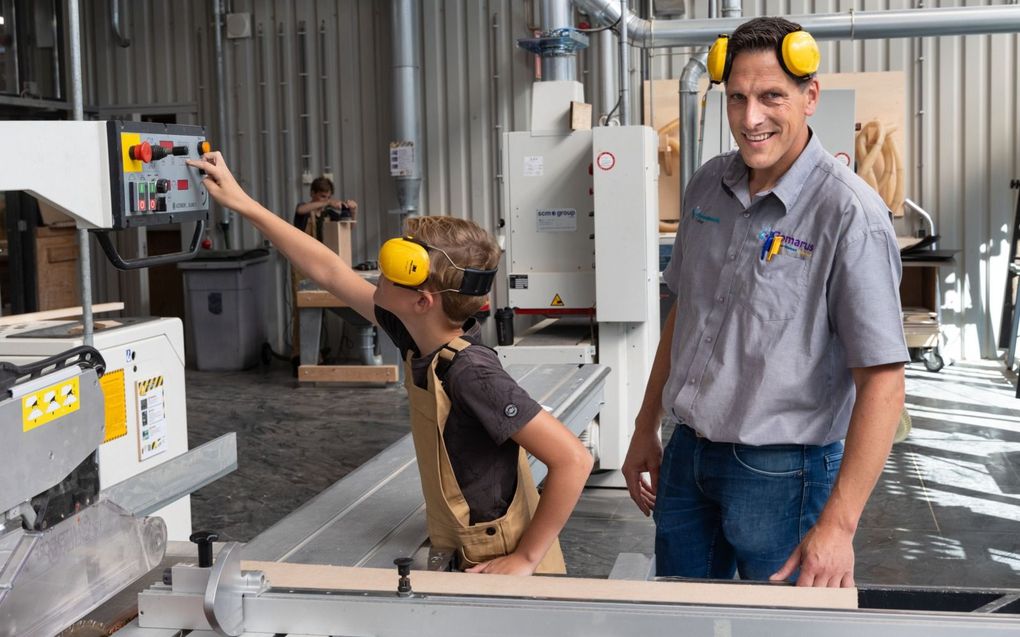 Pieter van Keulen was bouwvakker. Hij maakte de overstap naar het onderwijs. Nu is hij instructeur bouwen, wonen, interieur op het vmbo op de Gomarus scholengemeenschap in Gorinchem. beeld RD, Anton Dommerholt