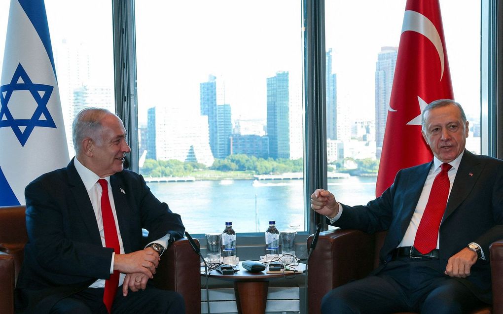 De Turkse president Recep Tayyip Erdogan ontmoet de Israëlische premier Benjamin Netanyahu in New York.  beeld AFP