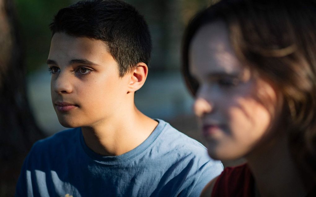 Sofia (18) en Andre Oliveira (16), twee van de Portugese jongeren die een klimaatzaak hebben aangespannen tegen 33 landen. beeld AFP, Carlos Costa