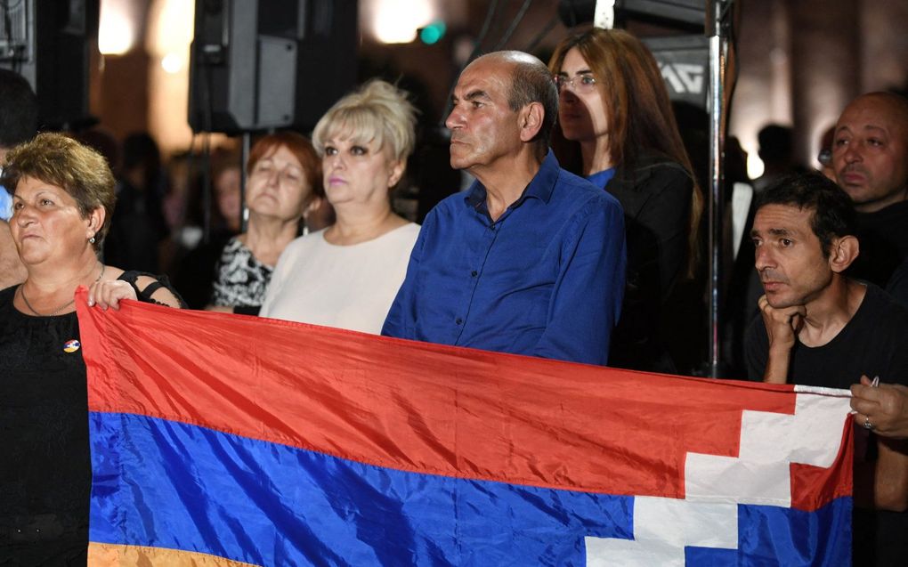 Demonstranten met de vlag van de Republiek Artsach. beeld AFP, Karen Minasyan