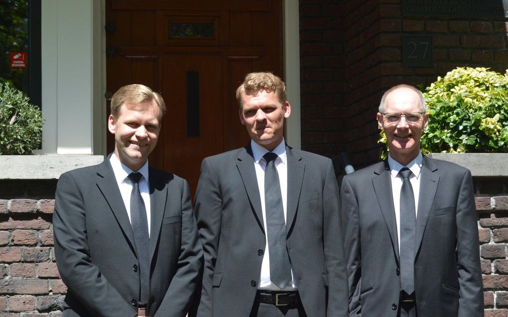 In juni werden de studenten A.E. Brijder (l.), J.J. Hoogerbrug (m.) en J.M. Evers (r.) kandidaat gesteld. beeld Theologische School GG