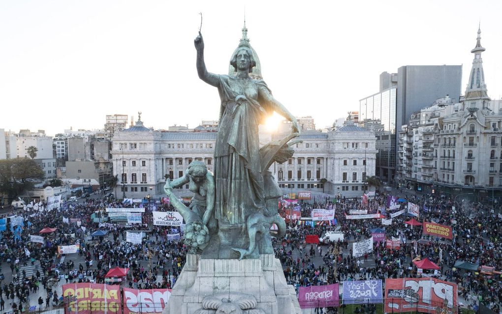 Duizenden mensen marcheerden in Buenos Aires ter verdediging van legale abortus. beeld AFP, Emiliano Lasalvia